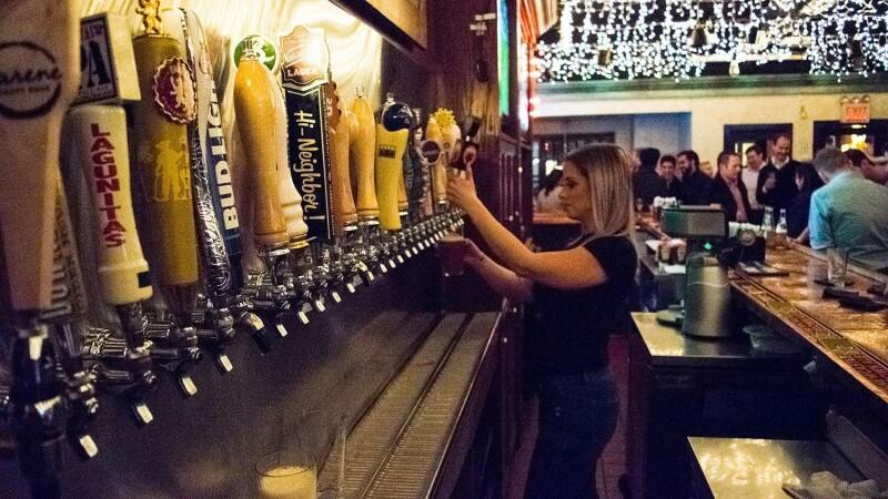 Best Sports Bars in New York - Mudville 9