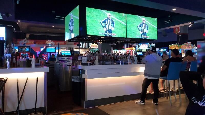 Best Sports Bars in Honolulu - Dave & Busters @ Honolulu