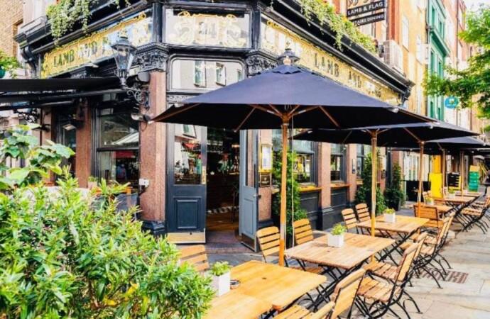 Best Sports Bars in London - Lamb and Flag