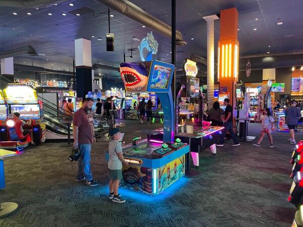 Best Sports Bars in Arcadia - Dave & Busters @ Arcadia/Santa Anita