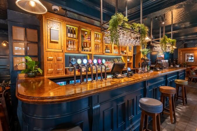 Best Sports Bars in London - Travellers Tavern