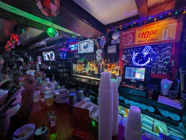Best Sports Bars in New York - Down The Hatch