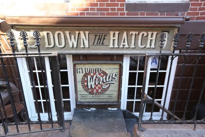 Best Sports Bars in New York - Down The Hatch