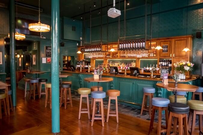 Best Sports Bars in Earls Court - Courtfield