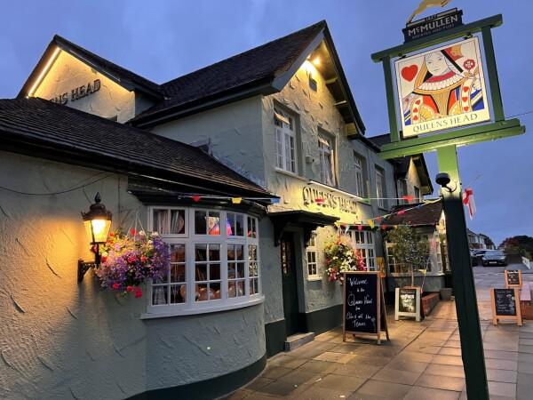 Beste Sportsbars in Waltham Abbey - Queens Head