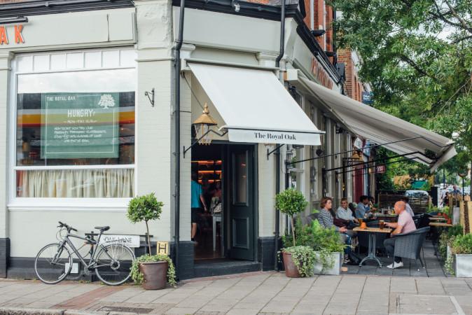 Best Sports Bars in Twickenham - The Royal Oak