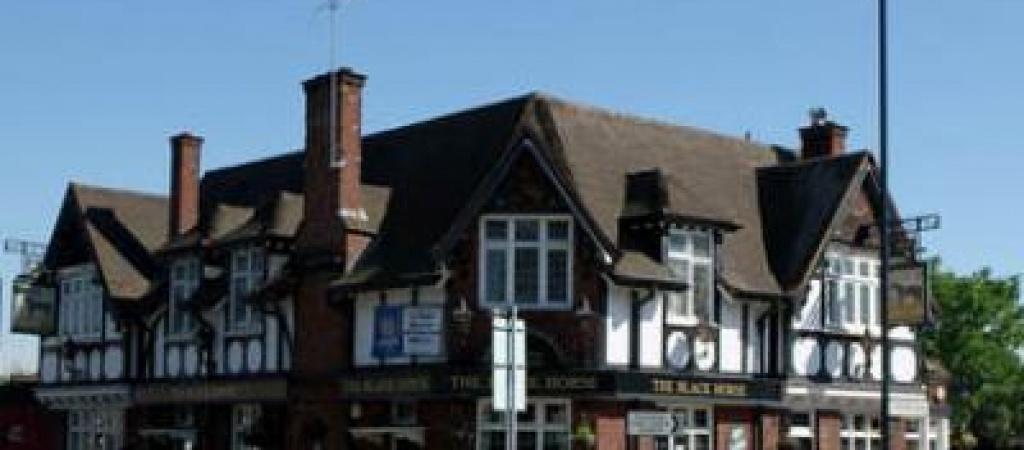 Best Sports Bars in Hounslow - Black Horse