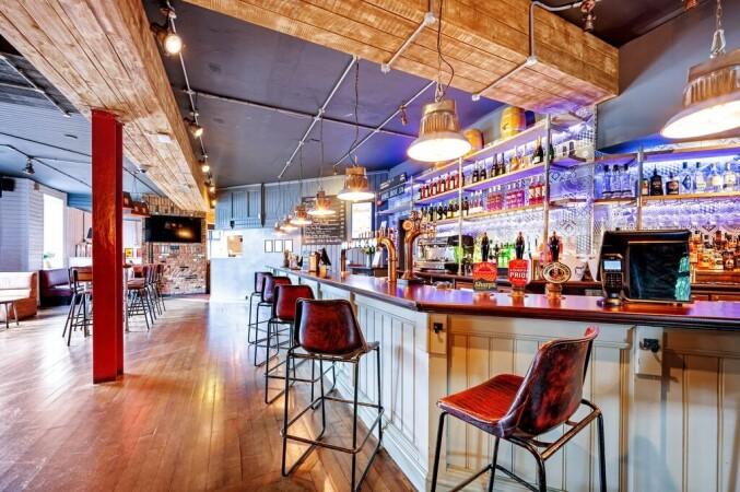 Best Sports Bars in London - Arnos Arms