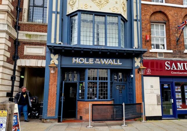 Best Sports Bars in Shrewsbury - Hole In The Wall