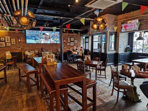 Best Sports Bars in Enfield - O'Neills Enfield
