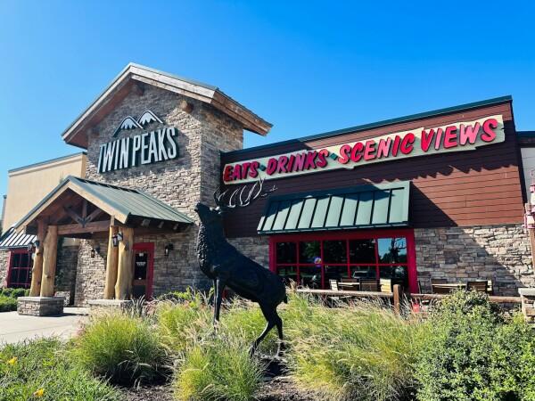 Best Sports Bars in Wichita - Twin Peaks Restaurant @ West Wichita