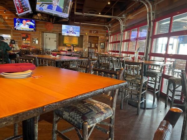 Best Sports Bars in Madison Heights - Twin Peaks Restaurant @ Madison Heights