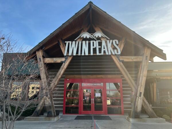 Best Sports Bars in Madison Heights - Twin Peaks Restaurant @ Madison Heights