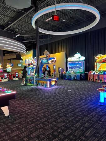 Best Sports Bars in Woburn - Dave & Busters @ Woburn