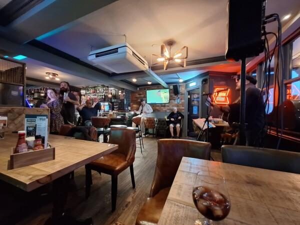 Best Sports Bars in Chester - The Red Lion Chester