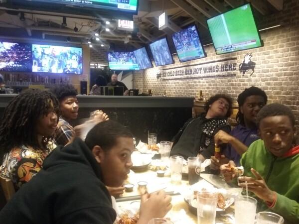 Best Sports Bars in Chicago - Buffalo Wild Wings @ Chicago, Il - The Maxwell