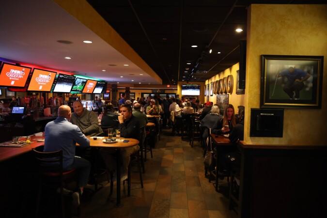 Beste Sportsbars in Woburn - Jake N Joes Sports Grille Woburn