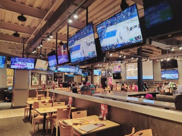 Best Sports Bars in Ewa Beach - Buffalo Wild Wings @ Ewa Beach, Hi
