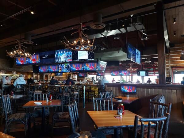 Best Sports Bars in Seattle - Twin Peaks Restaurant @ Tukwila