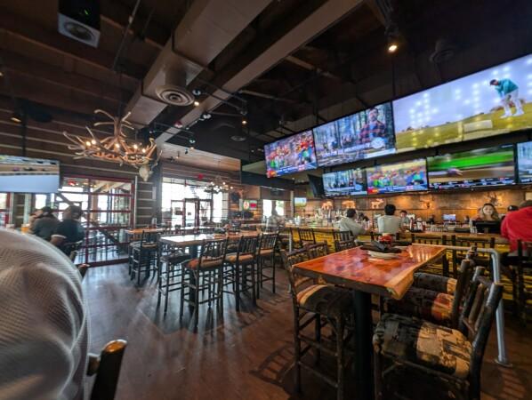 Best Sports Bars in Seattle - Twin Peaks Restaurant @ Tukwila