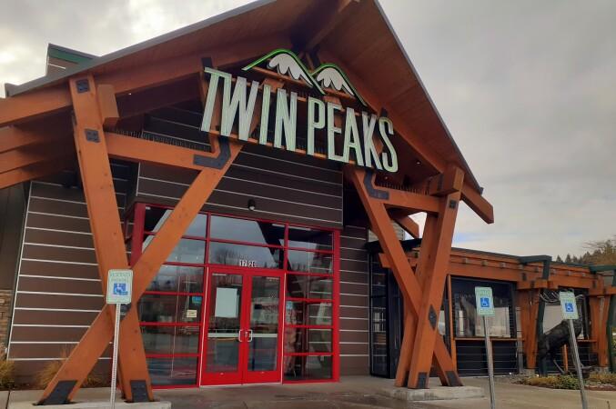 Best Sports Bars in Seattle - Twin Peaks Restaurant @ Tukwila