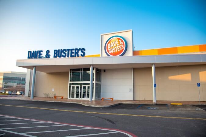 Best Sports Bars in Fresno - Dave & Busters @ Fresno