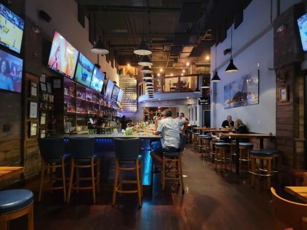 Best Sports Bars in Wailea - Pint & Cork