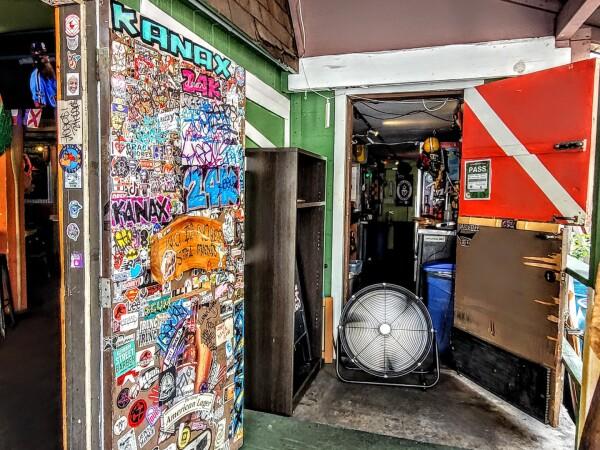 Best Sports Bars in Honolulu - Suzie Wongs Hideaway