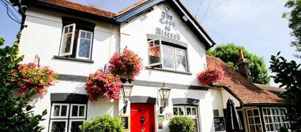 Best Sports Bars in Pinner - The Case is Altered