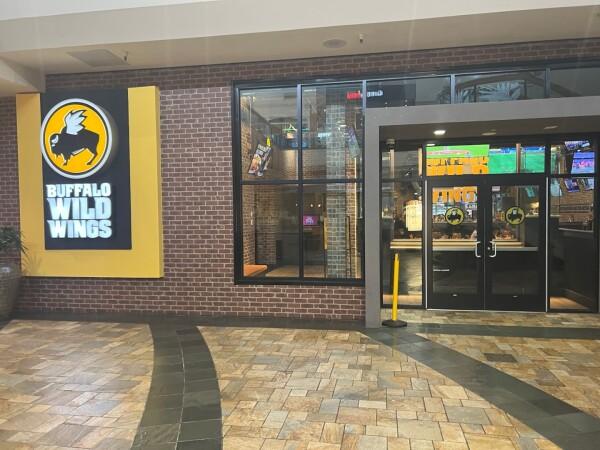 Best Sports Bars in Kaneohe - Buffalo Wild Wings @ Kaneohe, Hi - Windward Mall