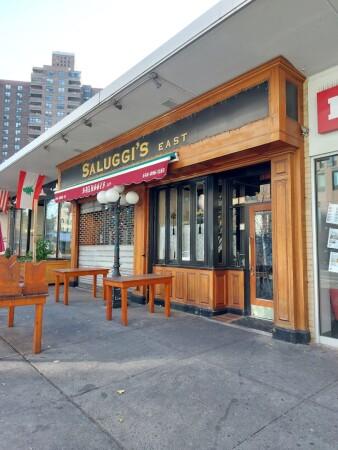 Best Sports Bars in New York - Saluggis East