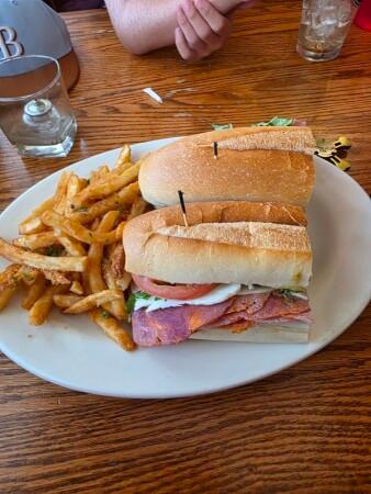 Best Sports Bars in New York - Saluggis East