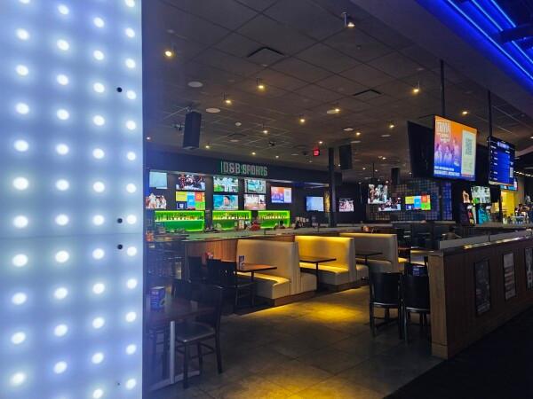 Best Sports Bars in Anchorage - Dave & Busters @ Anchorage