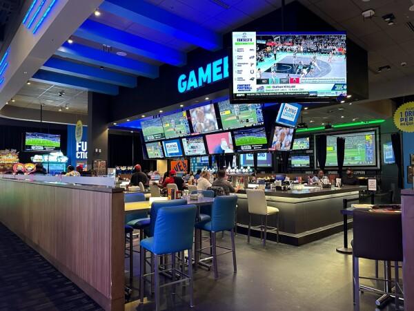 Best Sports Bars in Torrance - Dave & Busters @ Torrance