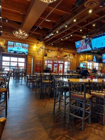 Best Sports Bars in Toledo - Twin Peaks Restaurant @ Toledo