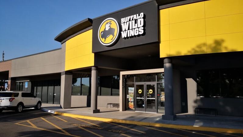 Best Sports Bars in Fresno - Buffalo Wild Wings @ Fresno, Ca - Broadway Faire