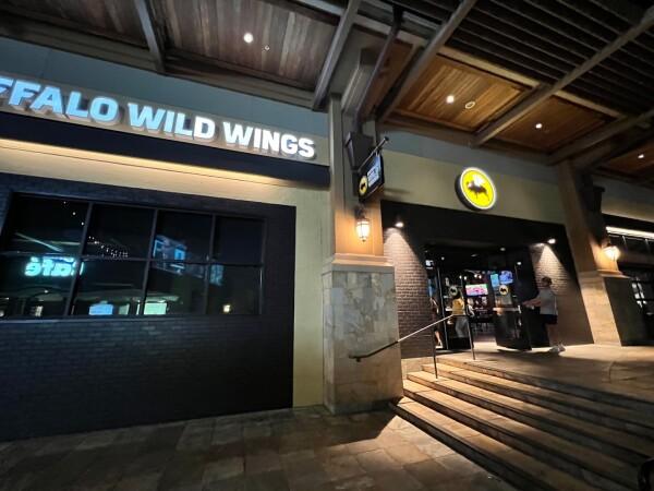 Best Sports Bars in Honolulu - Buffalo Wild Wings @ Honolulu, Hi - Ala Moana Center