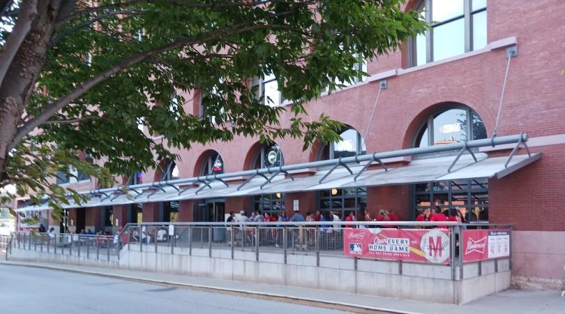 Best Sports Bars in St. Louis - The Midwestern