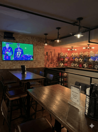 Best Sports Bars in New York - Long Acre Tavern