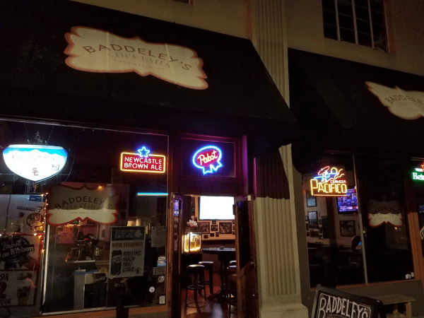 Best Sports Bars in Long Beach - Baddeley's Pourhouse Sports Bar