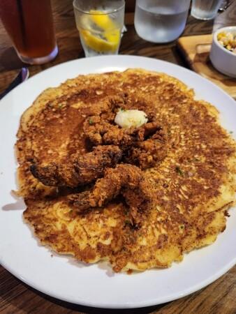 Best Sports Bars in Uncasville - Tom's Watch Bar @ Mohegan Sun Casino