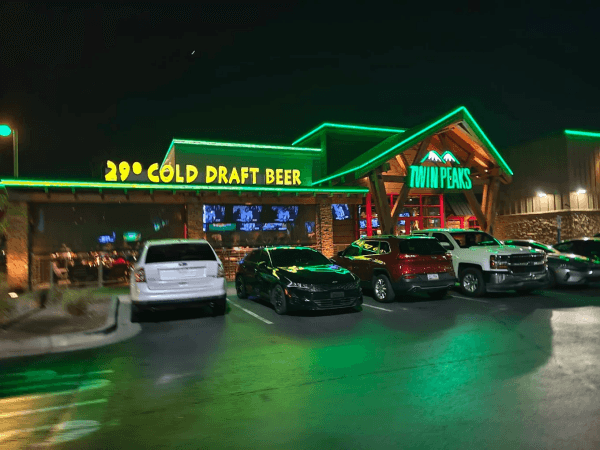 Best Sports Bars in Tempe - Twin Peaks Restaurant @ Tempe