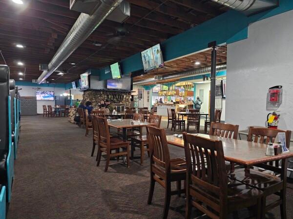 Best Sports Bars in Fairbanks - Fenders Restaurant
