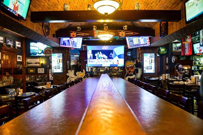 Best Sports Bars in Las Vegas - Steiner's Pub @ W Cheyenne