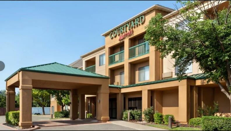 Best Sports Bars in Lubbock - Courtyard2