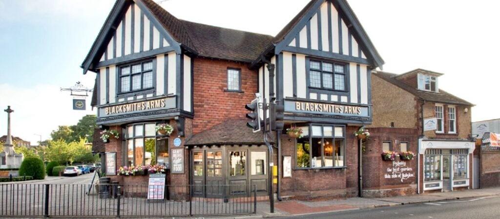 Best Sports Bars in St Albans - Blacksmith Arms St Albans