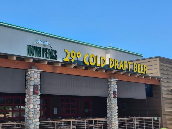 Best Sports Bars in Phoenix - Twin Peaks Restaurant @ Deer Valley