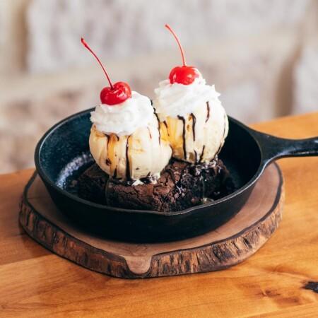 Best Sports Bars in Phoenix - Twin Peaks Restaurant @ Deer Valley