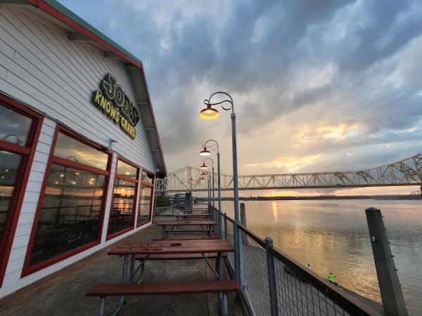Best Sports Bars in Louisville - Joe's Crab Shack @ Louisville, Ky