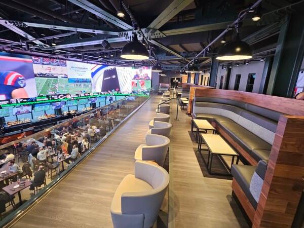Best Sports Bars in Chicago - Draftkings Wrigley Field